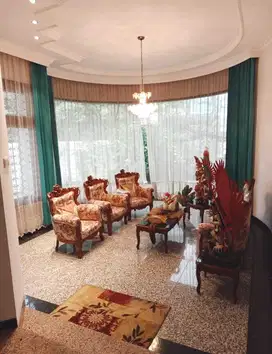 Dijual Rumah Mewah Besar di Kupang Baru dekat Darmo Permai