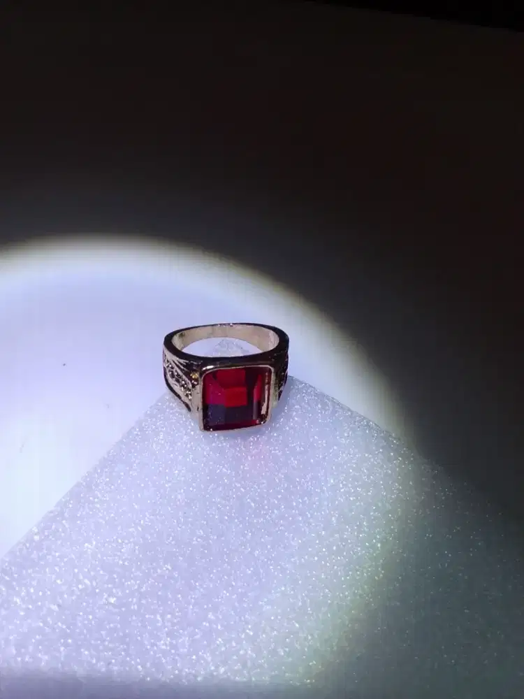 Cincin ring aloy, mata merah merah