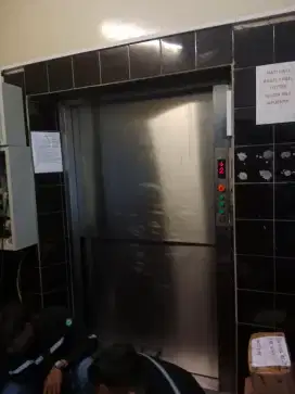 Lift barang dan dumbwaiters