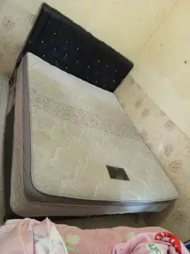 Dijual Springbed dan lemari 2 Pintu kondisi masih layak pakai