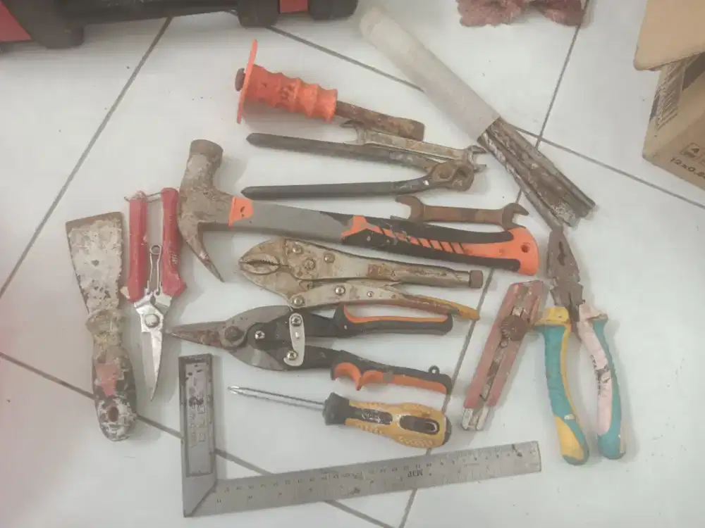 Perlengkapan kerja proyek lengkap
