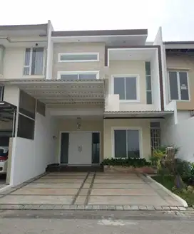 DIJUAL CEPAT RUMAH 2 LANTAI BARU PAKUWON CITY IMPERIAL BEACH