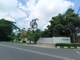 Rumah Hoek di Jl Simprug Golf III Kby Lama Jakarta Selatan