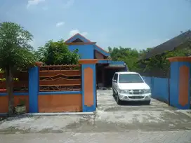 RUMAH DI KELURAHAN TULUNG, KEDAMEAN, GRESIK