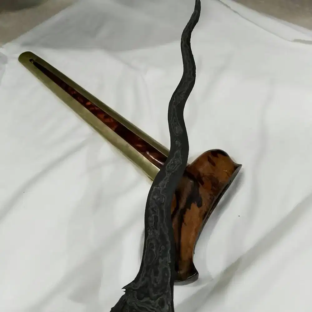 Keris carubuk jung isi dunyo