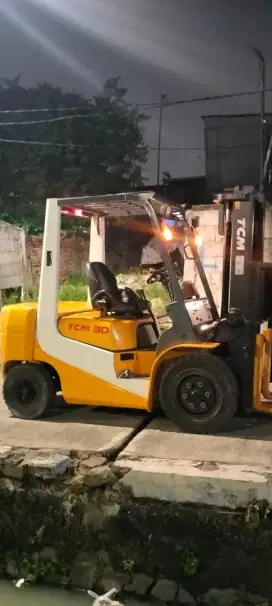 Forklift TCM 3 Ton,Manual,Tiang 3 Meter,Isuzu C240,Seri C6,Tahun 2004