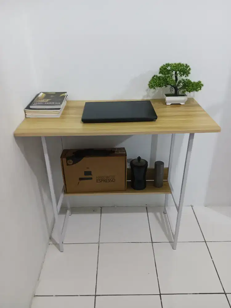 MEJA LAPTOP MINIMALIST AESTHETIC