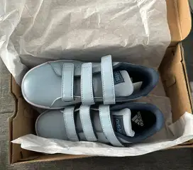NEW (never been used) Original Adidas Advantage Court lifestyle kids