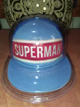 Topi Superman DC Comics x Six Flags (Free Hat Display Case)