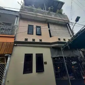 RUMAH 3 LANTAI DI TAMBAK WEDI, KENJERAN SURABAYA
