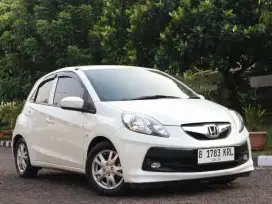 Brio Satya 1.2 E MT 2015 Putih
