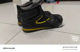 Jual sepatu. Safety jogger kondisi mulus