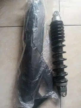 Shockbreaker dan Tameng knalpot Vario Kzr