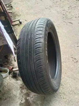 Ban mobil second masih bagus 215/60 R17 Dunlop