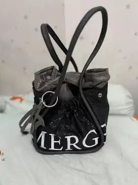Tas merge kecil mengikikap