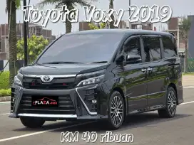 Toyota Voxy 2.0 ATPanoramic Sunroof (Tdp 10 juta)
