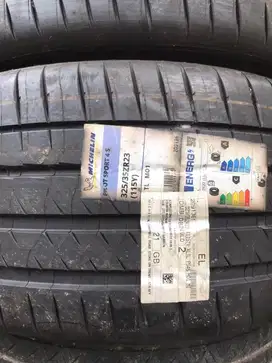 Michelin 325 35 R 23 ps4s 2 pis