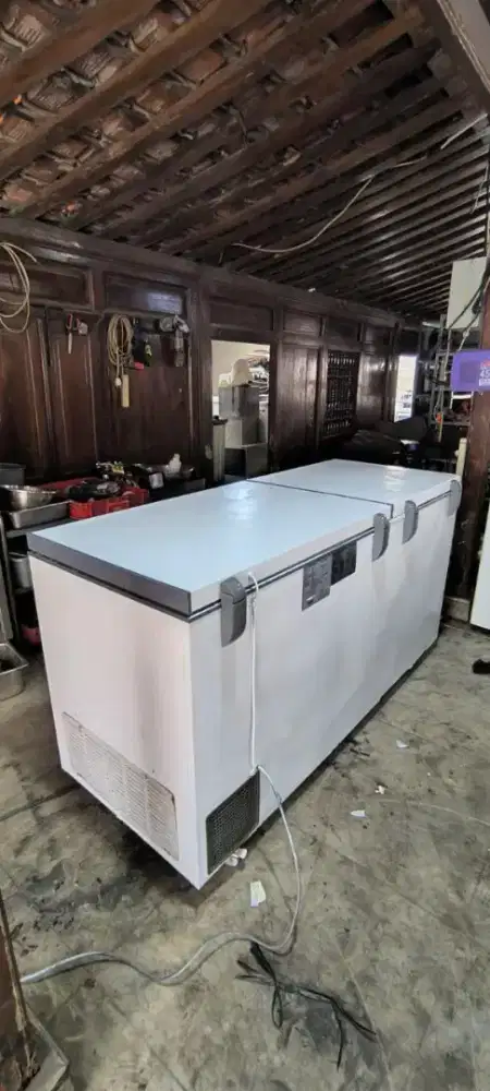 Freezer box GEA 607liter, mesin ori 

Hrg 4,5 jt
