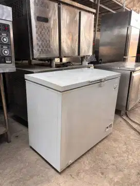 Freezer box
Kapasitas 190 liter
Mesin ori, 2,3jt
Minus digital mati