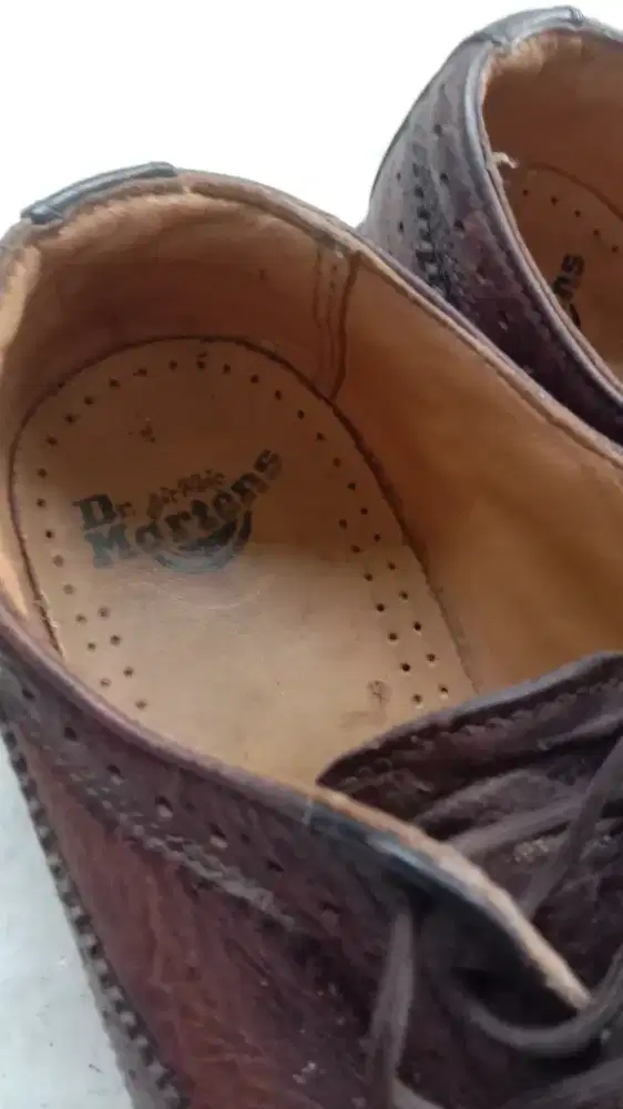 Sepatu wanita merk dr martens
