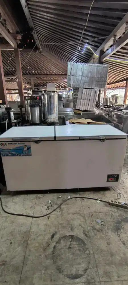 Freezer box GEA 607liter, mesin ori 

Hrg 4,5 jt
