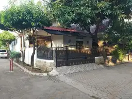 Di jual rumah LT 165m² siap huni di komplek elit griya bintara indah