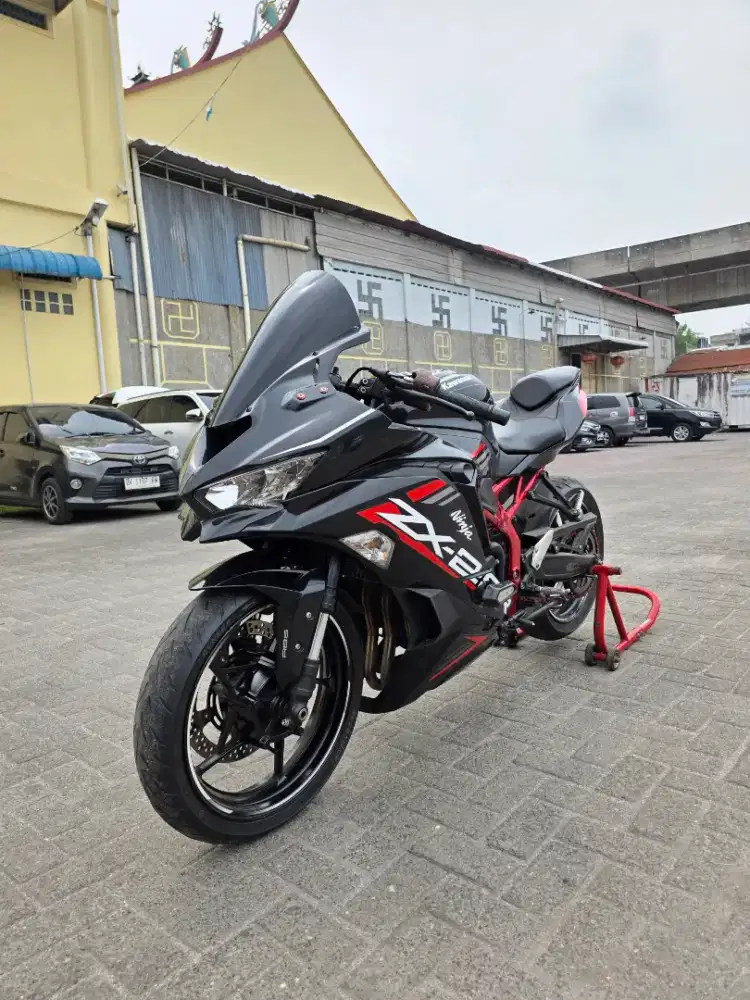 Kawasaki ZX25R ABS Hitam Chasis Merah 2020