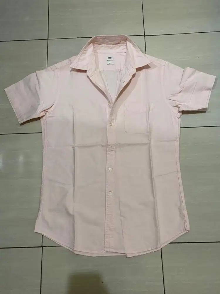 Kemeja lengan pendek uniqlo
