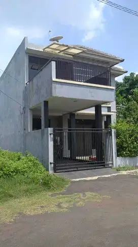 DIJUAL CEPAT Rumah Modern Asri SHM 2 lantai 5 br Taman Pabuaran Jakart