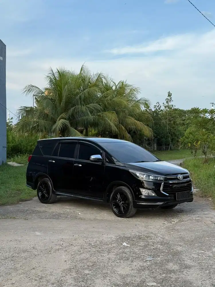 INNOVA VENTURER DIESEL A/T 2018