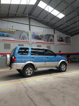 Isuzu Panther Touring 2002