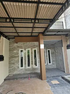 Dijual Rumah 2 Lantai di Taman Royal 1, Tangerang