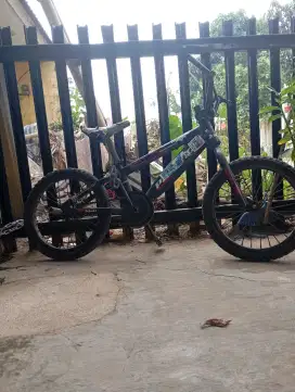 Sepeda pacific warna hitam bekas