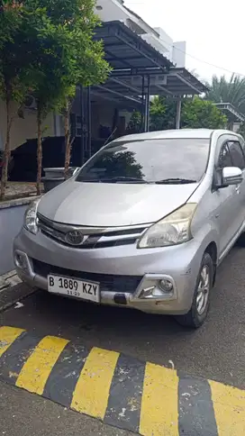 TOYOTA AVANZA MATIC BEKAS