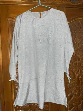 Atasan model tunik