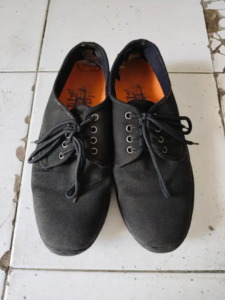 Sepatu Kerja dan Santai