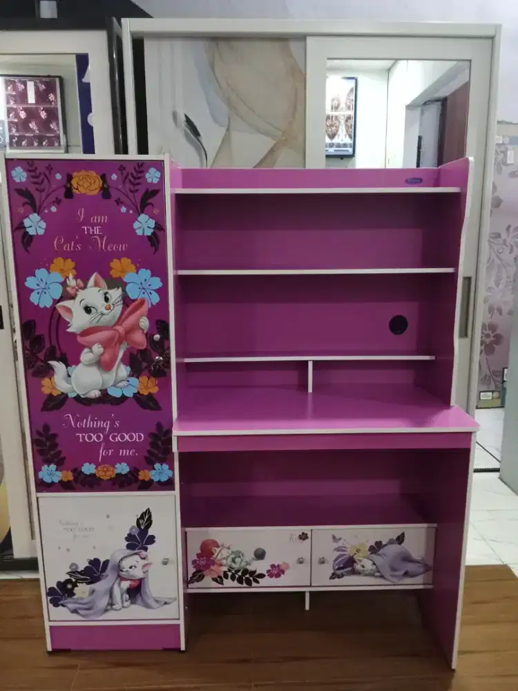Meja belajar anak