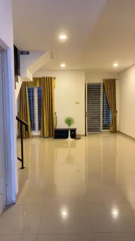 Jual rumah 2 lantai magnolia residance shm