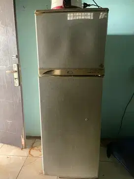 Dijual Kulkas merk Sanyo