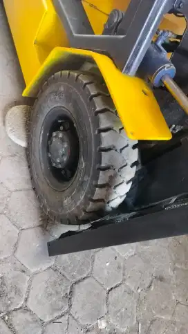 Forklip Komatsu 2,5 ton kondisi normal