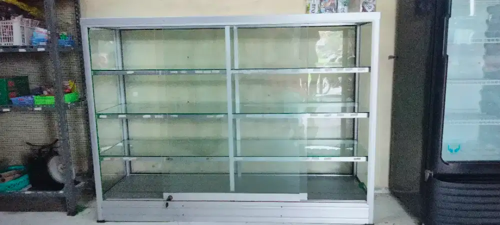 Rak kaca 4 tingkat