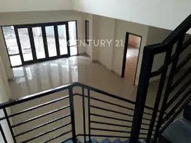 Rumah Nyaman,Asri,Rapi, Strategis Di Taman Lembah Hijau Lippo Ckr