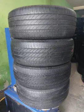 Ban 215 55 R17 Bridgestone Turanza T005A