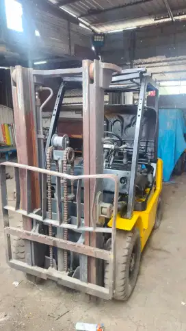 Jual forklip bekas yale 2,5 ton