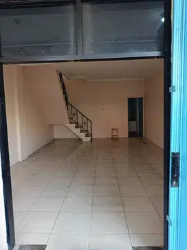 Disewakan Ruko 2,5 LT Siap Pakai di Bulevar Hijau