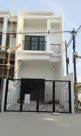 Dijual Rumah 2 lantai, bangunan baru di Harapan Indah 1