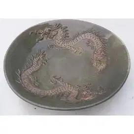 Chinese oriental piring antik Celadon motif relief Satsuma Naga