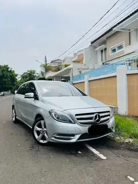 CASH MURAH MERCEDES B200 SPORT AMG LOW KM FACELIFT DRL DIFFUSER ANTIK