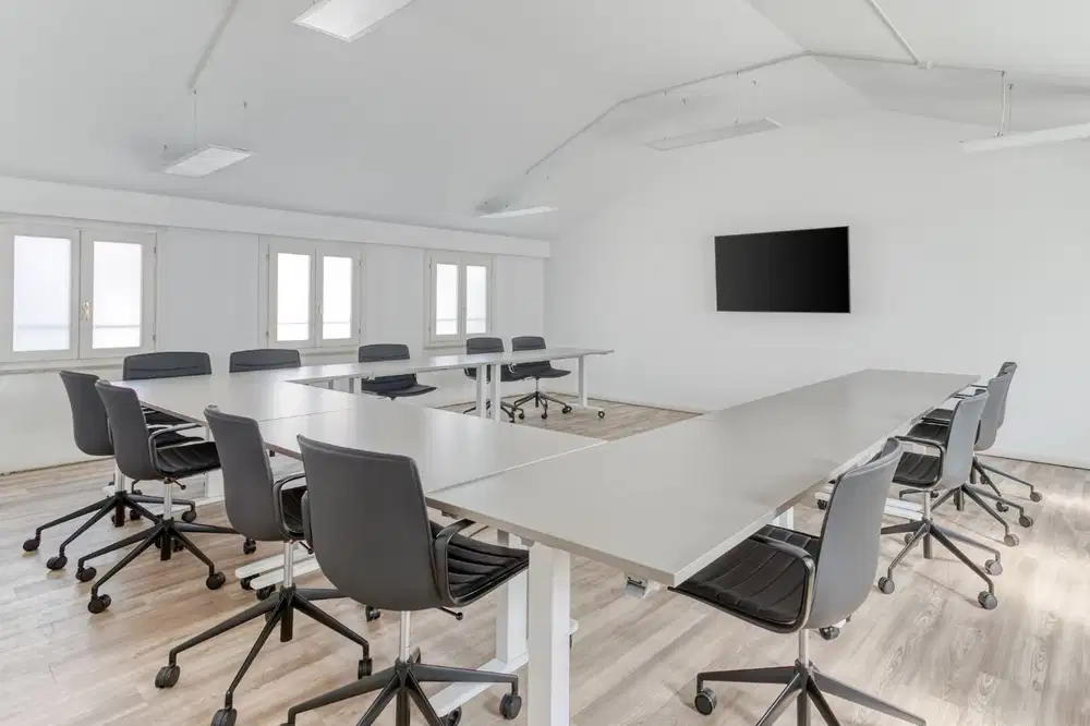 Akses satu harga ke ruang kantor profesional 10 orang di Regus AIA Central