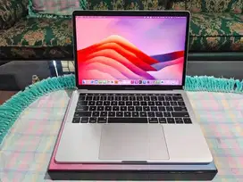 Apple MacBook Pro Retina Touch Bar 2016 – Kondisi Istimewa